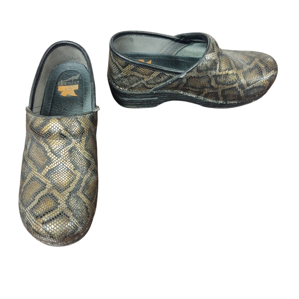 EUC Dansko Leather Snakeskin Patterned Clogs Size EU 37/ Women's 6.5